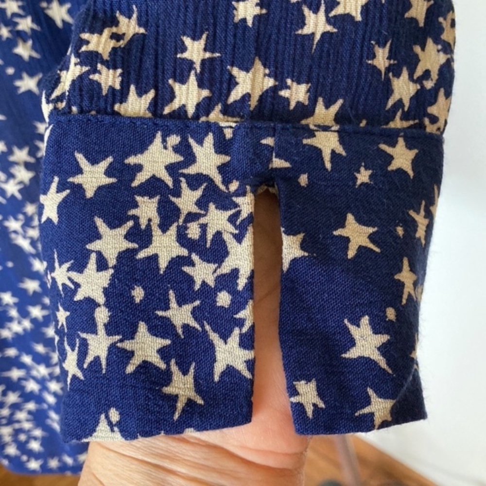 H&M L.O.G.G. stars print, viscose crinkle fabric,  button down top, navy blue, 4 - Picture 5 of 10